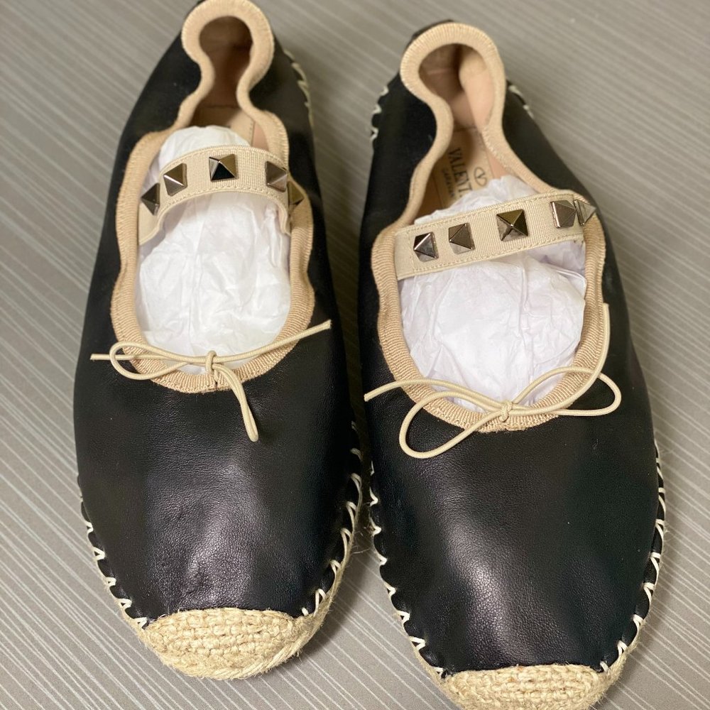 Valentino Black & Tan Stud Flats